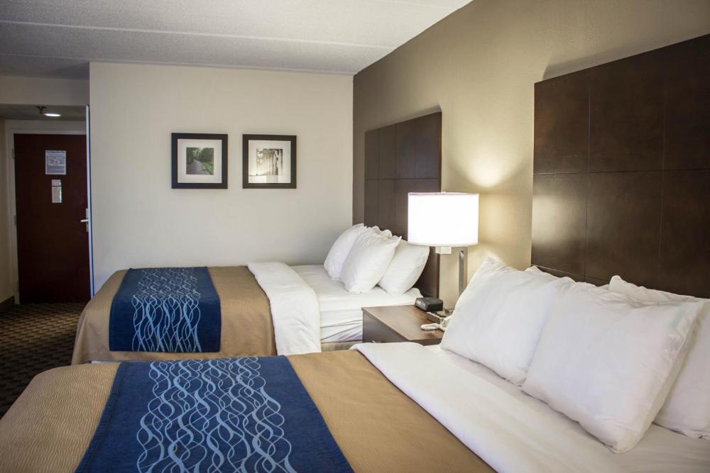 Queen Room with Two Queen Beds - Non-Smoking interior