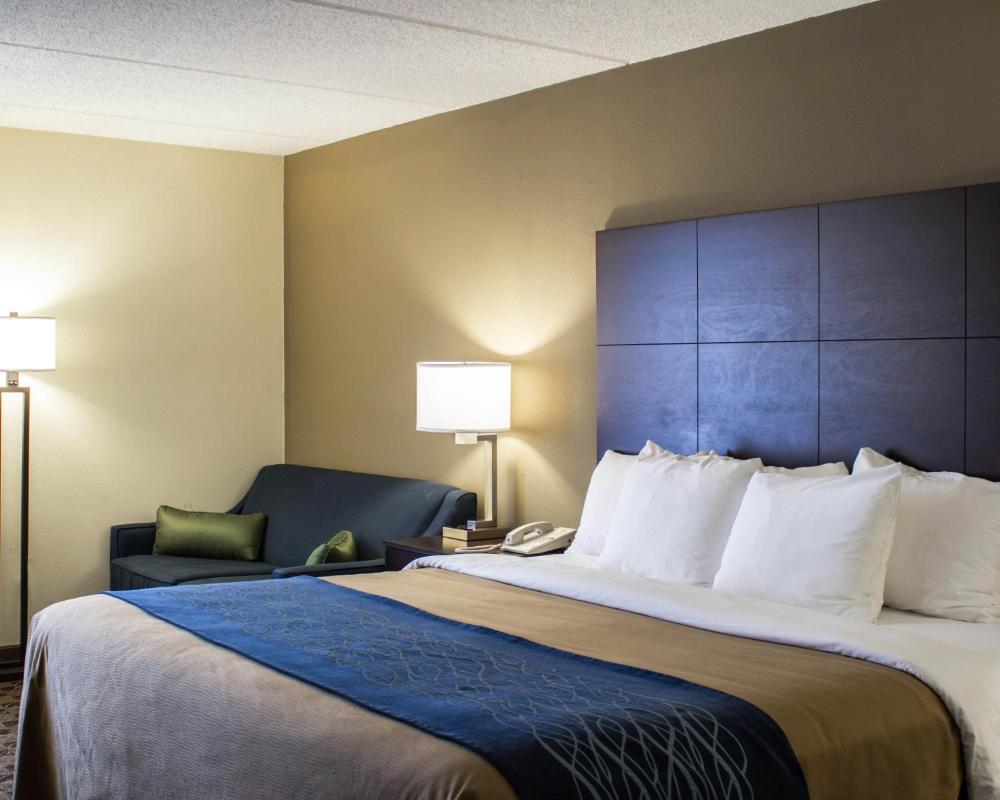 King Room with Sofa Bed - Non-Smoking interior